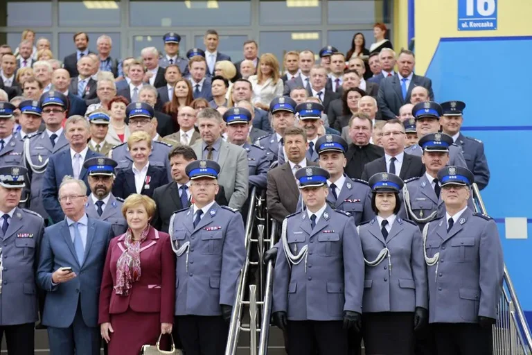Ostrowscy policjanci odznaczeni (zdjęcia, wideo)