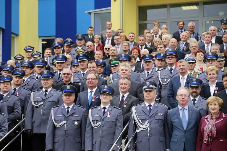 Ostrowscy policjanci odznaczeni (zdjęcia, wideo)