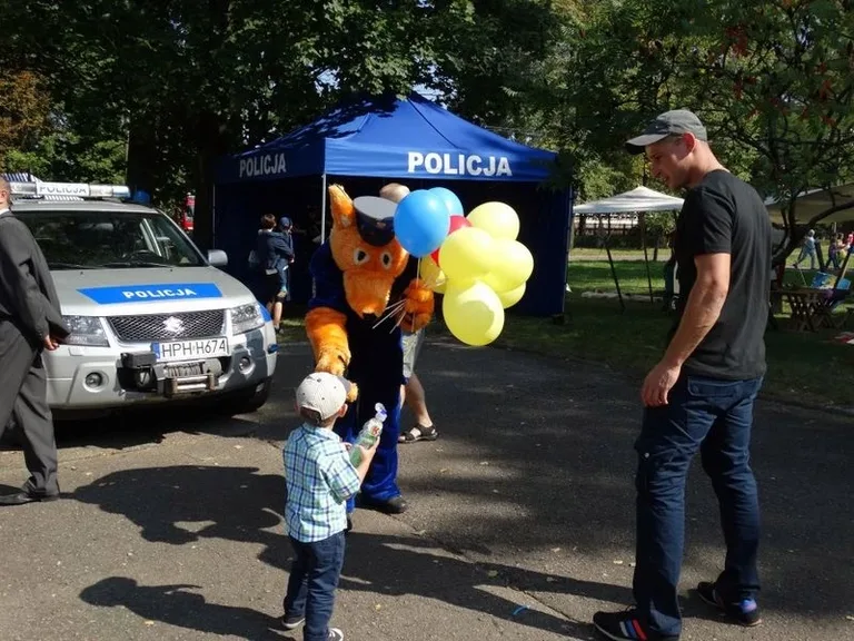Policja na dożynkach w Komorowie (zdjęcia)