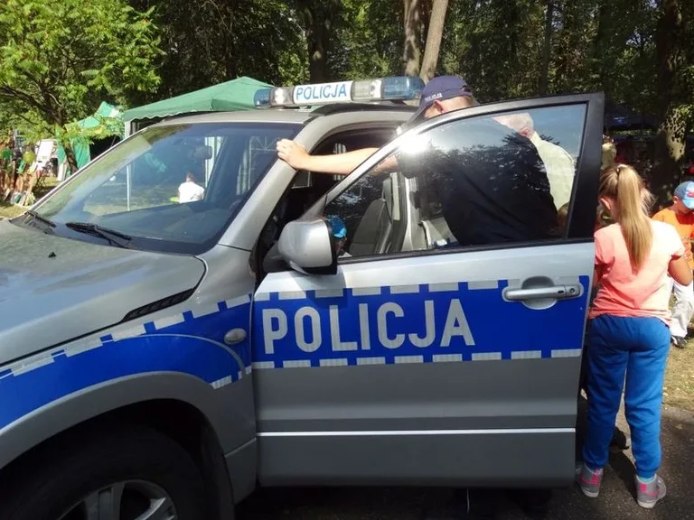 Policja na dożynkach w Komorowie (zdjęcia)