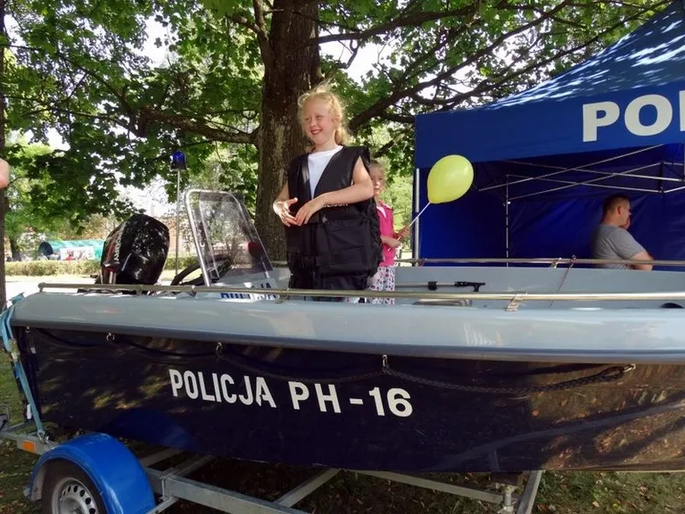 Policja na dożynkach w Komorowie (zdjęcia)