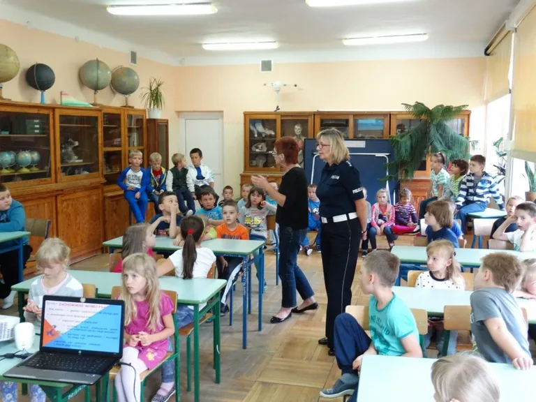 Spotkania profilaktyczne ostrowskich funkcjonariuszy