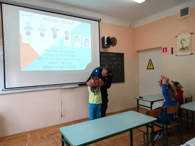 Spotkania profilaktyczne ostrowskich funkcjonariuszy