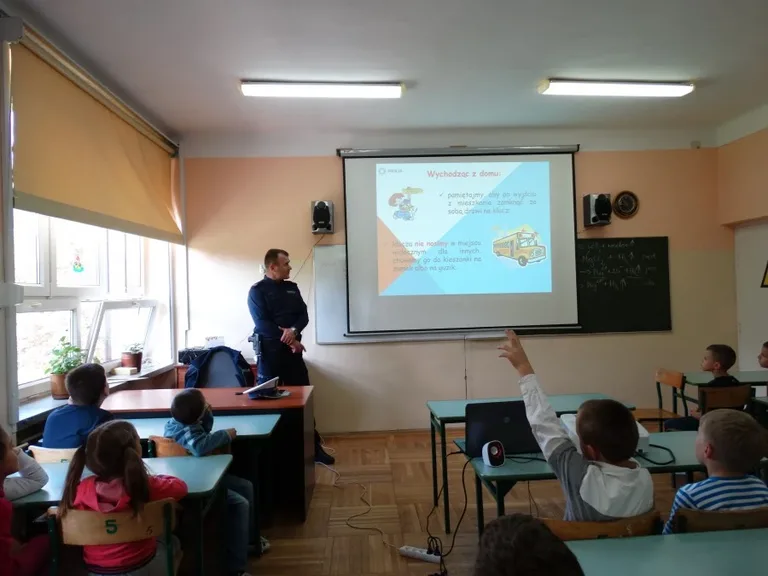 Spotkania profilaktyczne ostrowskich funkcjonariuszy