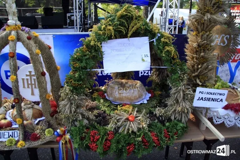Trwają Dożynki Gminne w Komorowie (zdjęcia)
