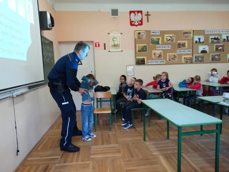 Spotkania profilaktyczne ostrowskich funkcjonariuszy