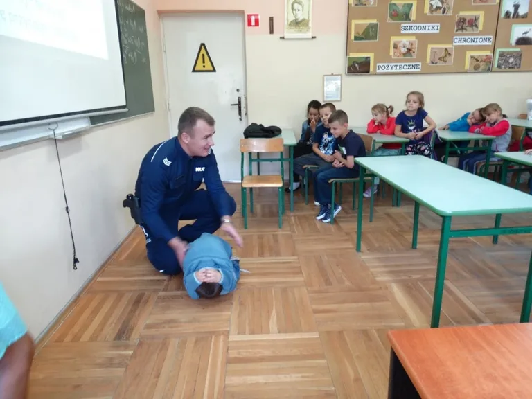 Spotkania profilaktyczne ostrowskich funkcjonariuszy