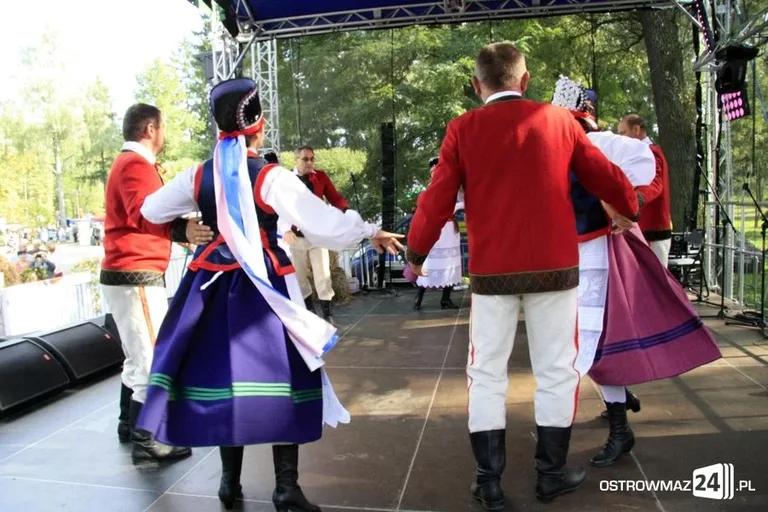 Trwają Dożynki Gminne w Komorowie (zdjęcia)