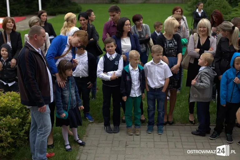 Rozpoczęcie roku szkolnego w ostrowskich szkołach (zdjęcia)