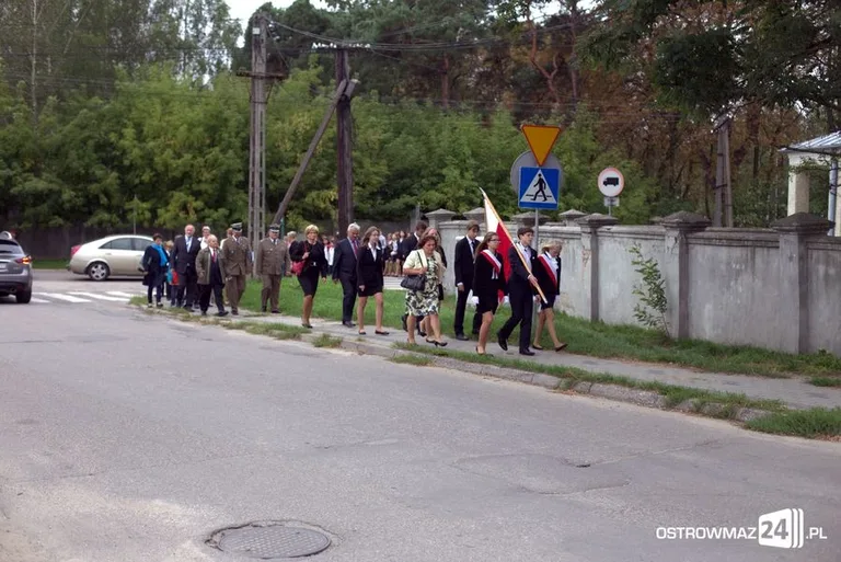 Rozpoczęcie roku szkolnego w ostrowskich szkołach (zdjęcia)