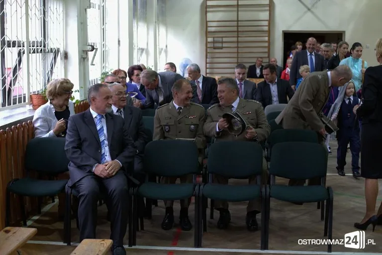 Rozpoczęcie roku szkolnego w ostrowskich szkołach (zdjęcia)