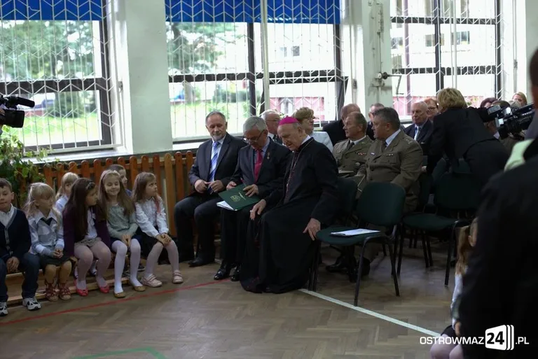 Rozpoczęcie roku szkolnego w ostrowskich szkołach (zdjęcia)