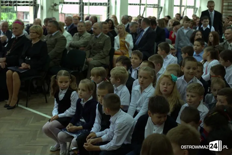 Rozpoczęcie roku szkolnego w ostrowskich szkołach (zdjęcia)