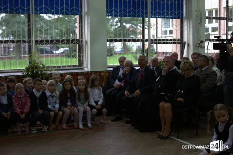 Rozpoczęcie roku szkolnego w ostrowskich szkołach (zdjęcia)