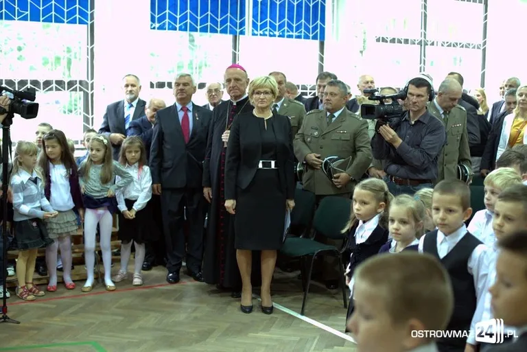 Rozpoczęcie roku szkolnego w ostrowskich szkołach (zdjęcia)