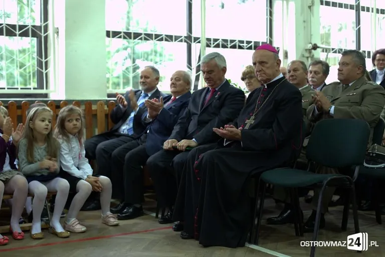 Rozpoczęcie roku szkolnego w ostrowskich szkołach (zdjęcia)