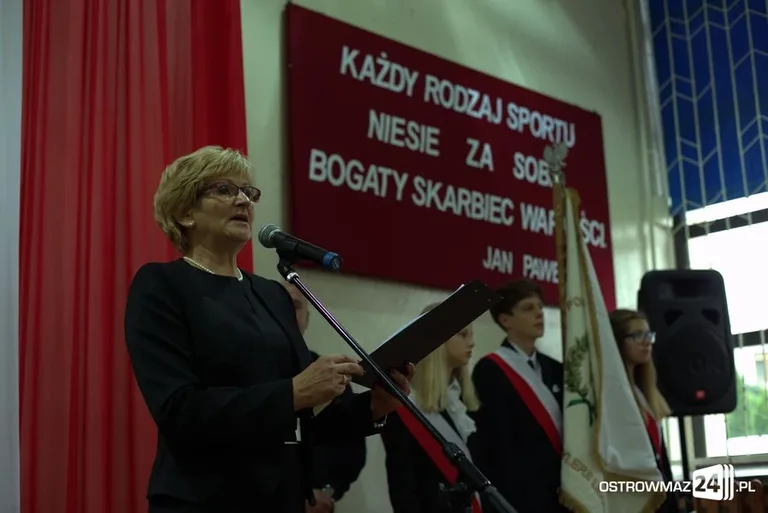 Rozpoczęcie roku szkolnego w ostrowskich szkołach (zdjęcia)