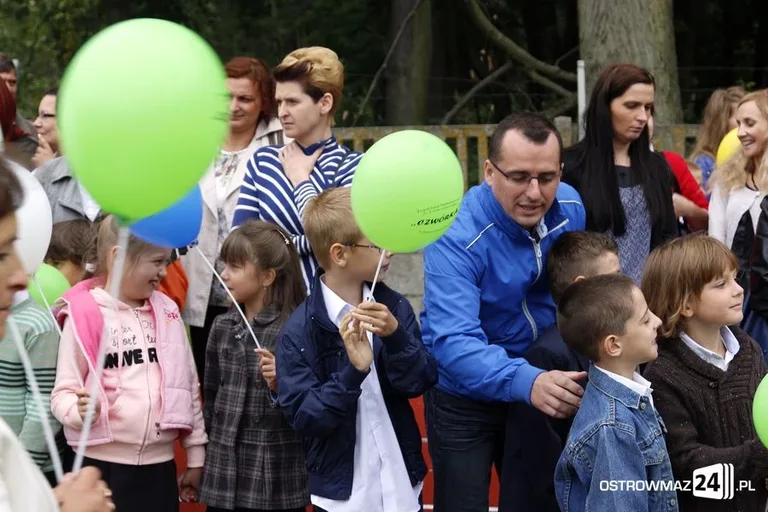 Rozpoczęcie roku szkolnego w ostrowskich szkołach (zdjęcia)