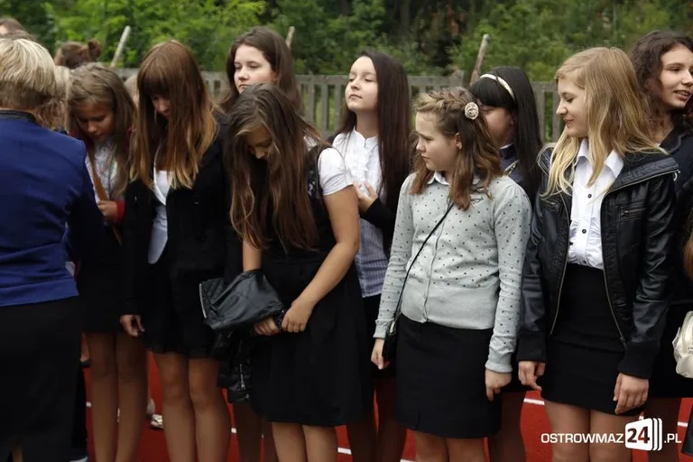 Rozpoczęcie roku szkolnego w ostrowskich szkołach (zdjęcia)