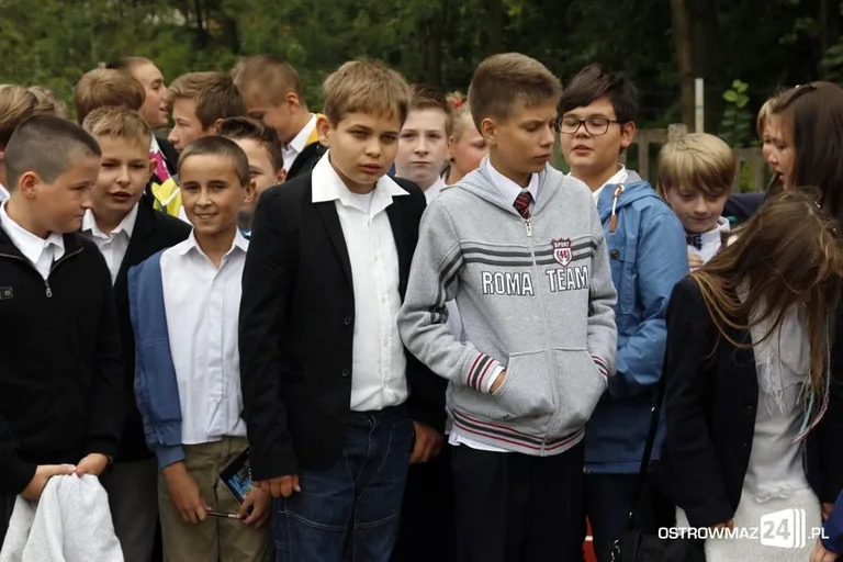 Rozpoczęcie roku szkolnego w ostrowskich szkołach (zdjęcia)