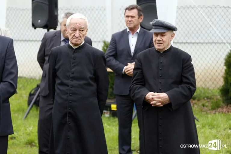 Rozpoczęcie roku szkolnego w ostrowskich szkołach (zdjęcia)