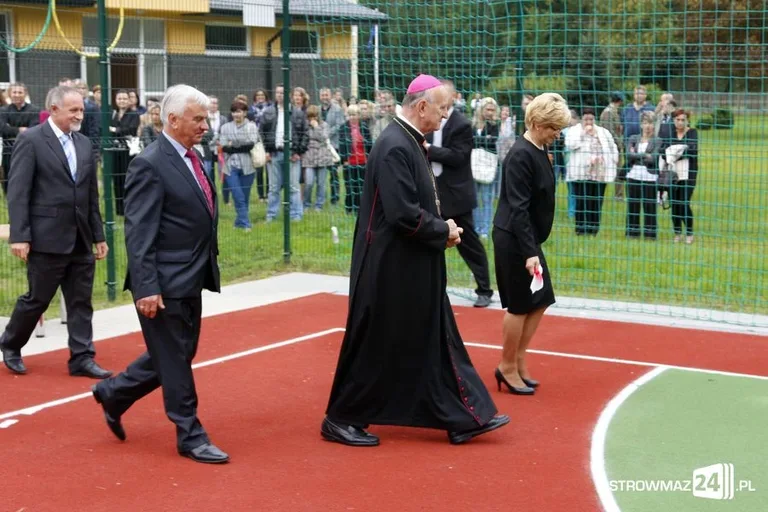 Rozpoczęcie roku szkolnego w ostrowskich szkołach (zdjęcia)