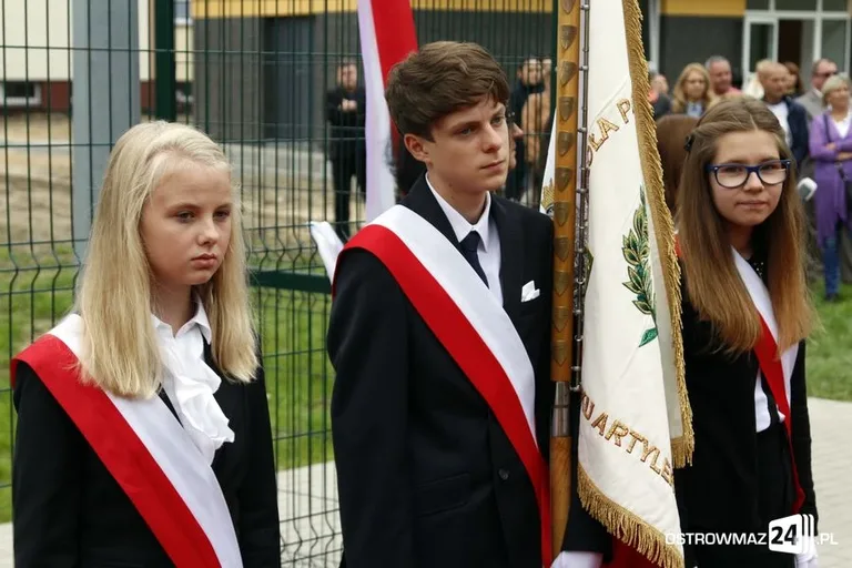 Rozpoczęcie roku szkolnego w ostrowskich szkołach (zdjęcia)
