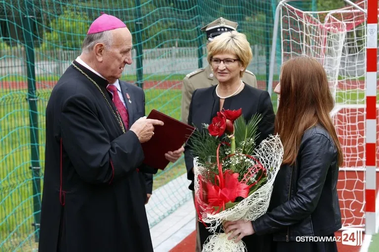 Rozpoczęcie roku szkolnego w ostrowskich szkołach (zdjęcia)