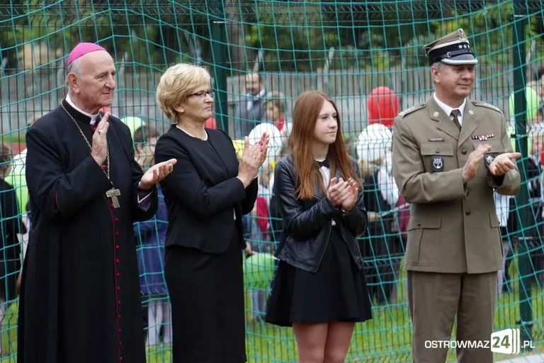 Rozpoczęcie roku szkolnego w ostrowskich szkołach (zdjęcia)
