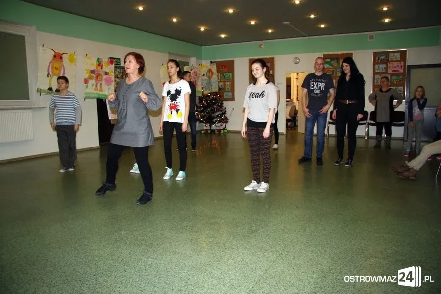 Taneczne popołudnie w domu kultury (zdjęcia)