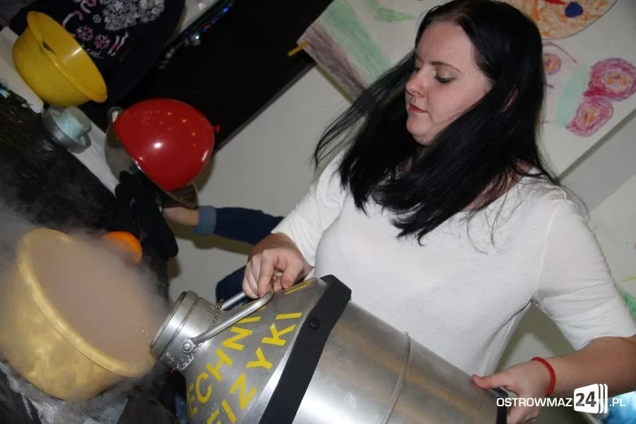 Wbijali gwoździe bananem (zdjęcia)