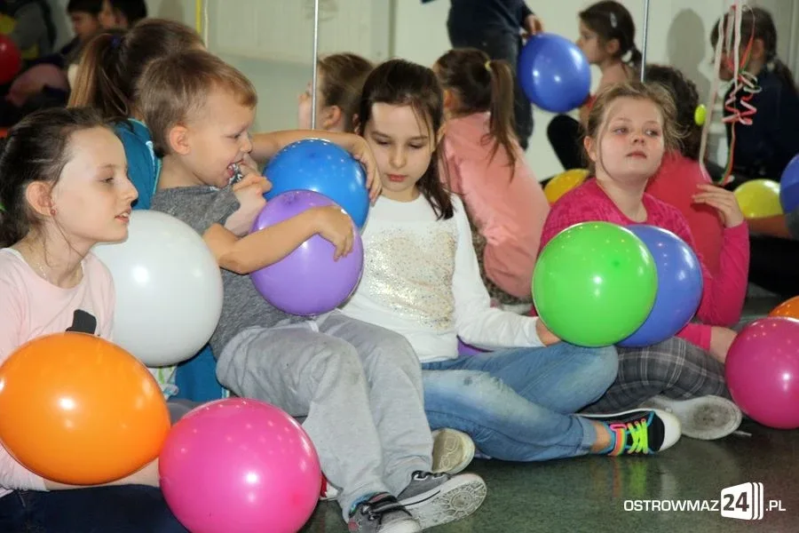 Wbijali gwoździe bananem (zdjęcia)