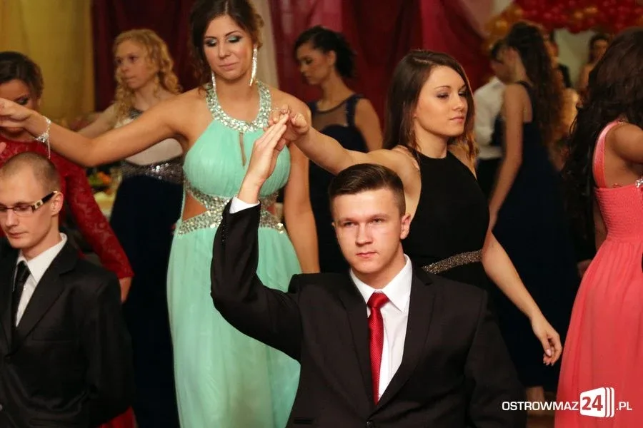 Studniówka Zespołu Szkół w Małkini Górnej (zdjęcia, wideo)