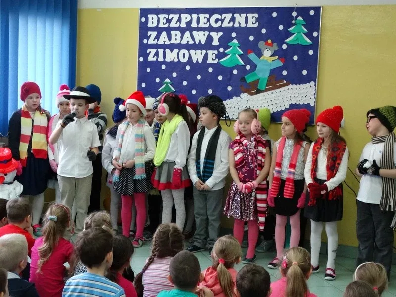Bezpieczne zabawy zimowe (zdjęcia)
