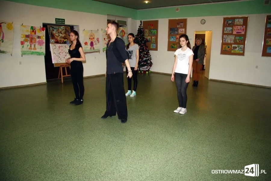 Nauka tańca towarzyskiego w MDK (zdjęcia)