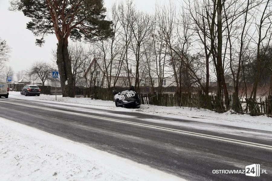Dachowanie na trasie Ostrów Maz. - Ostrołęka (zdjęcia)