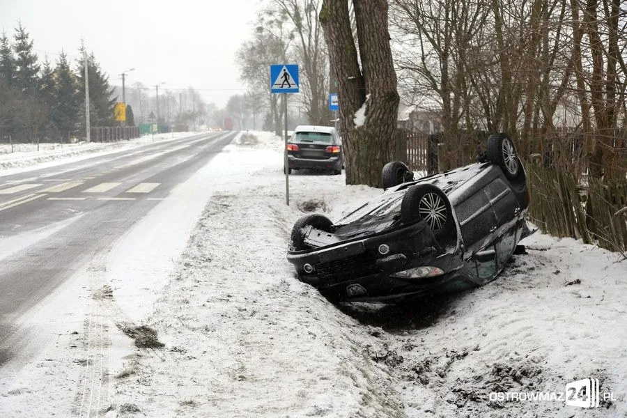 Dachowanie na trasie Ostrów Maz. - Ostrołęka (zdjęcia)