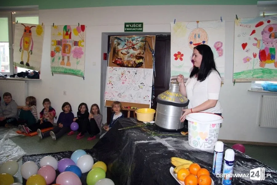 Wbijali gwoździe bananem (zdjęcia)