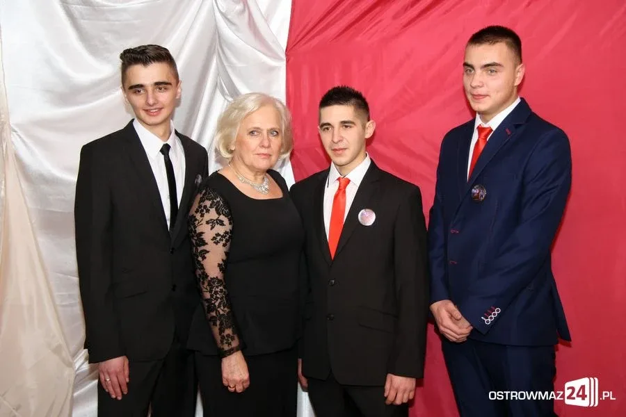 Studniówka Zespołu Szkół w Małkini Górnej (zdjęcia, wideo)