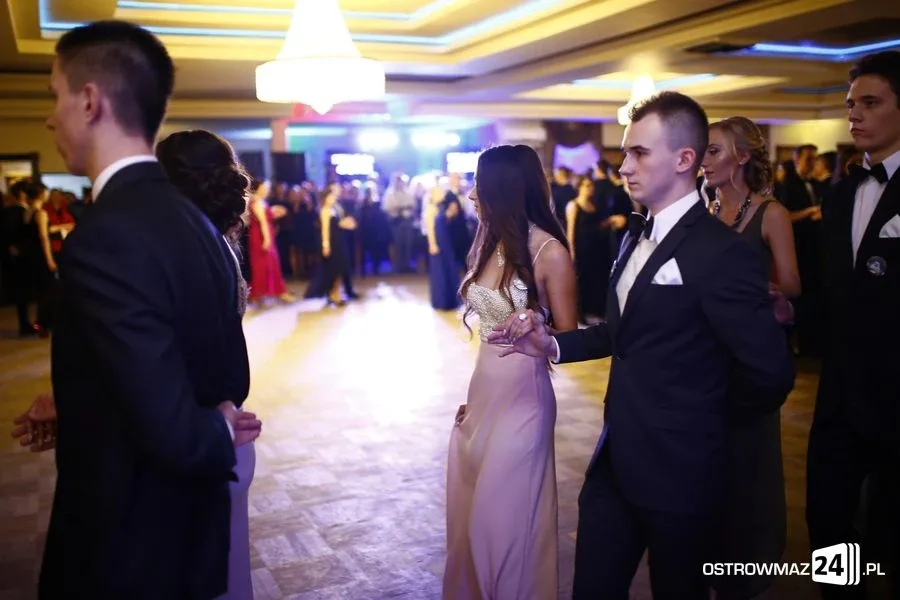 Studniówka LO w Ostrowi Mazowieckiej (zdjęcia, wideo)