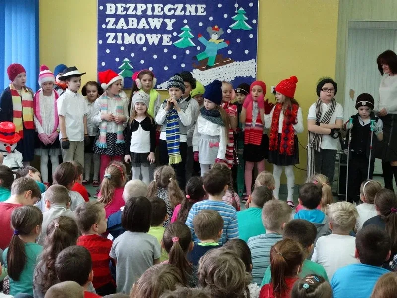 Bezpieczne zabawy zimowe (zdjęcia)