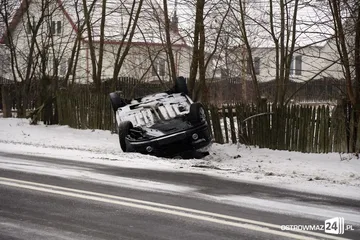 Dachowanie na trasie Ostrów Maz. - Ostrołęka (zdjęcia)