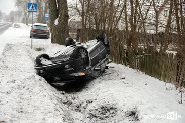 Dachowanie na trasie Ostrów Maz. - Ostrołęka (zdjęcia)