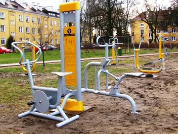 Nowe 'siłownie pod chmurką' w ostrowskiej gminie (zdjęcia)
