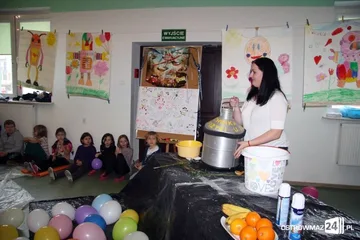 Wbijali gwoździe bananem (zdjęcia)