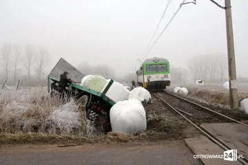 Pociąg uderzył w naczepę (zdjęcia)