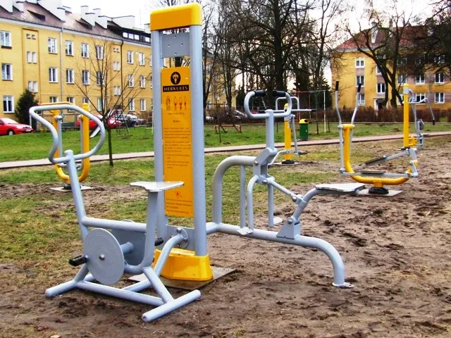 Nowe 'siłownie pod chmurką' w ostrowskiej gminie (zdjęcia)