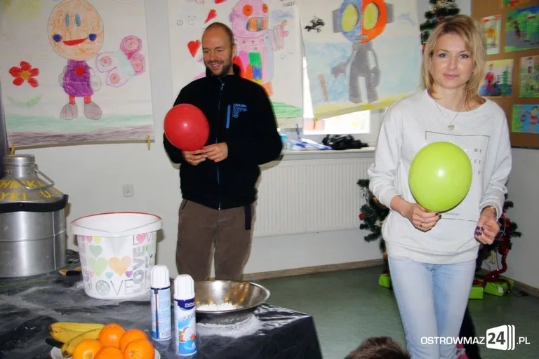 Wbijali gwoździe bananem (zdjęcia)