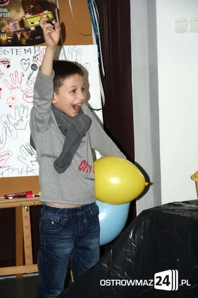 Wbijali gwoździe bananem (zdjęcia)