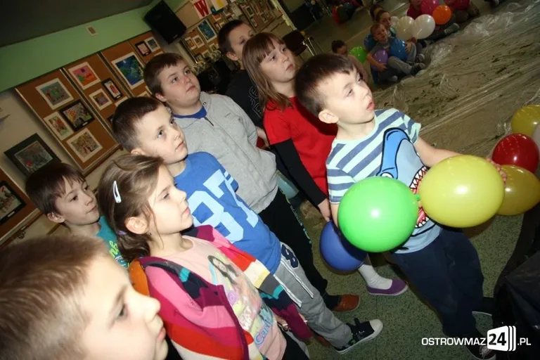 Wbijali gwoździe bananem (zdjęcia)